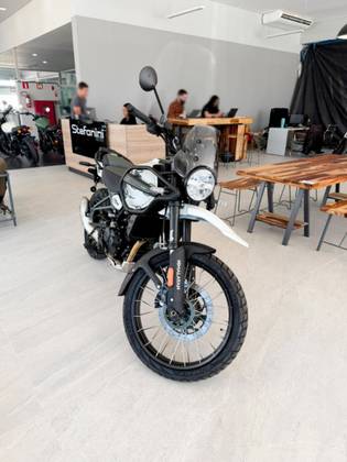 ROYAL ENFIELD HIMALAYAN 450 KAMET WHITE ROYAL ENFIELD HIMALAYAN 450 KAMET WHITE